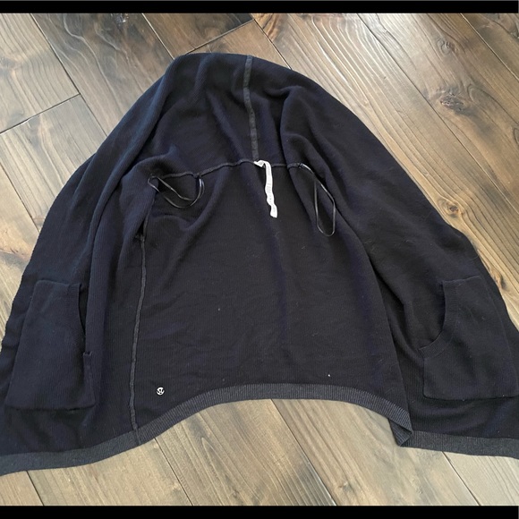 Lululemon Cabin Yogi Wrap - Picture 4 of 5